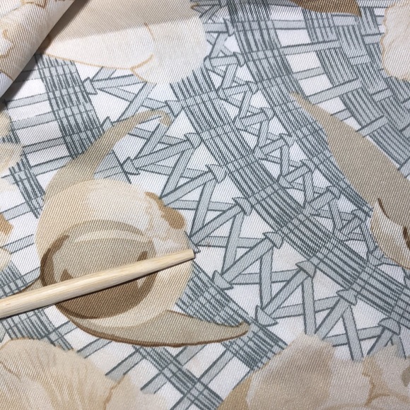 ✨Hermès “Le Piviones” silk scarf✨ - Picture 13 of 16